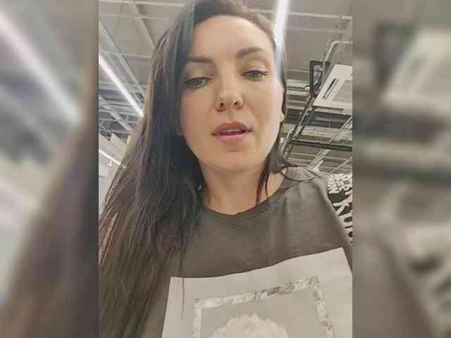 DIVORA Sex Cam Show