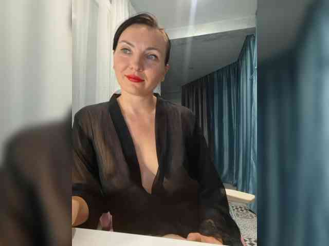 DIVORA Sex Cam Show