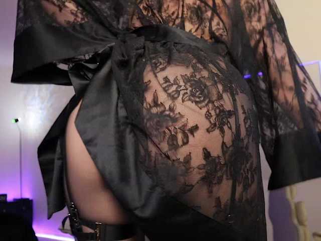 Lady_RedAlexa_