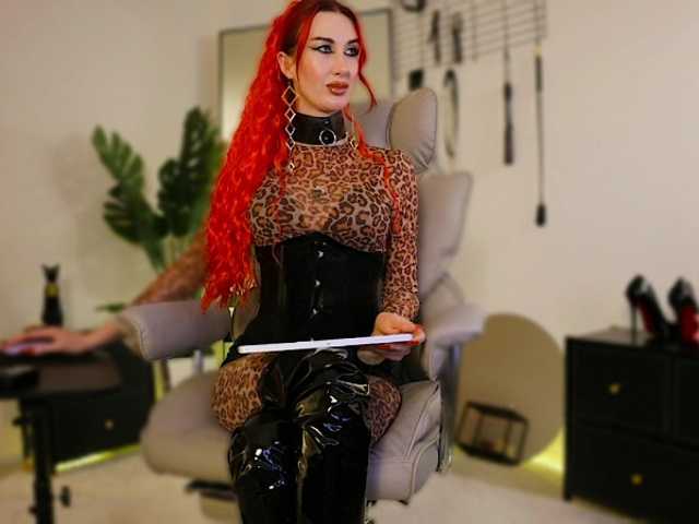 Lady_RedAlexa_