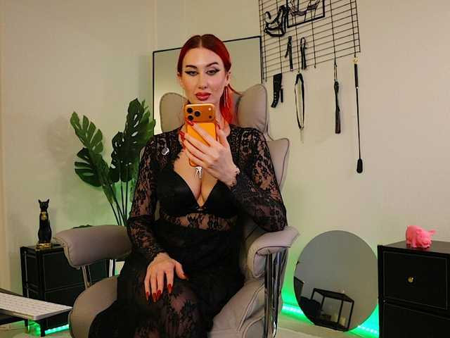 Lady_RedAlexa_
