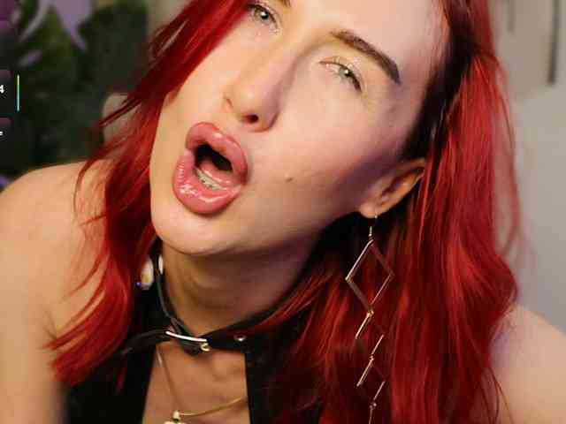 Lady_RedAlexa_ webcam