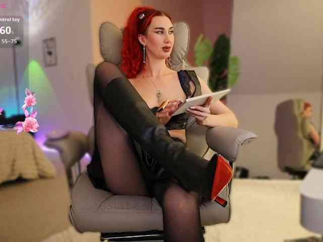 Lady_RedAlexa_ webcam
