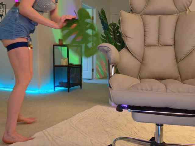 Lady_RedAlexa_ webcam