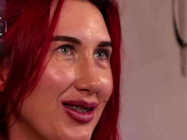 Lady_RedAlexa_ webcam