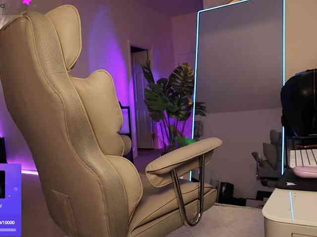 Lady_RedAlexa_ webcam