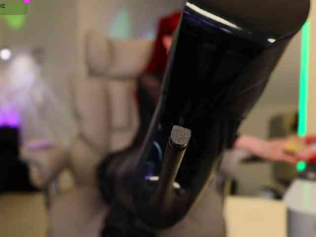 Lady_RedAlexa_ webcam