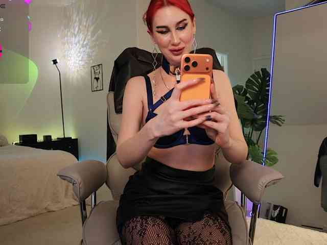 Lady_RedAlexa_ webcam