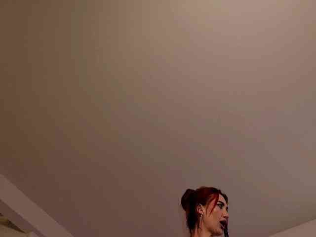 Lady_RedAlexa_ webcam