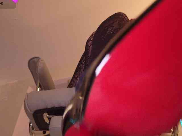 Lady_RedAlexa_ webcam