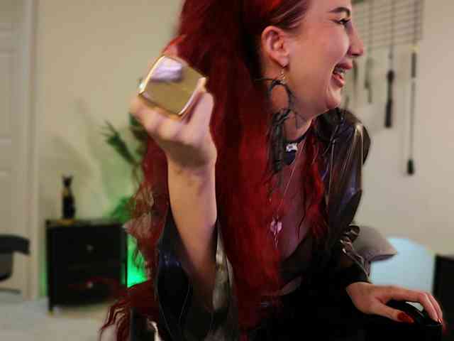 Lady_RedAlexa_ webcam