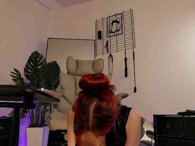 Lady_RedAlexa_ webcam
