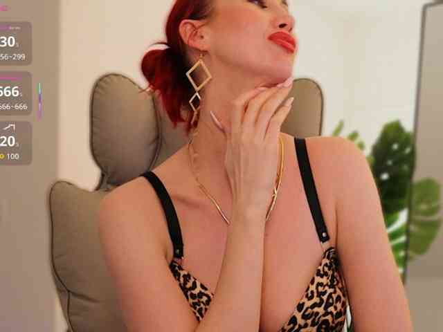 Model: Lady_RedAlexa_