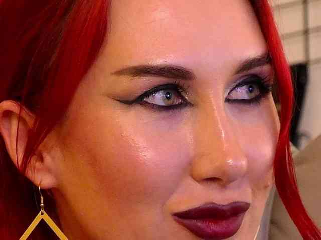 Lady_RedAlexa_ webcam