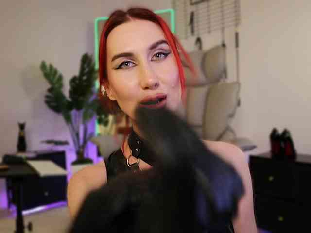 Lady_RedAlexa_ webcam