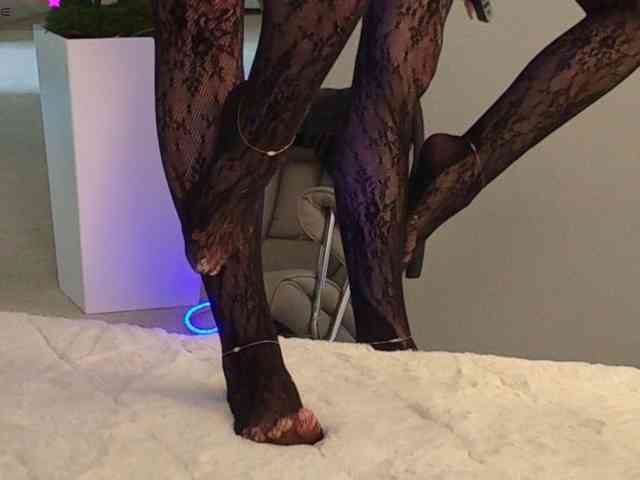 Lady_RedAlexa_ webcam