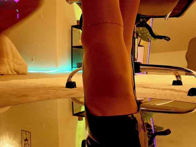 Lady_RedAlexa_ webcam