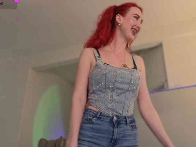 Lady_RedAlexa_ webcam