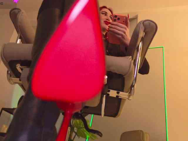 Lady_RedAlexa_ webcam