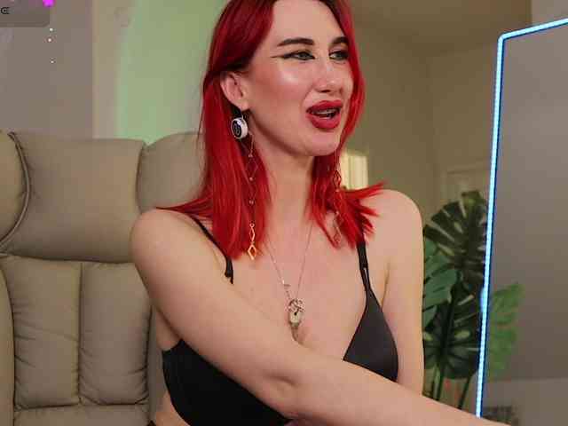 Lady_RedAlexa_ webcam