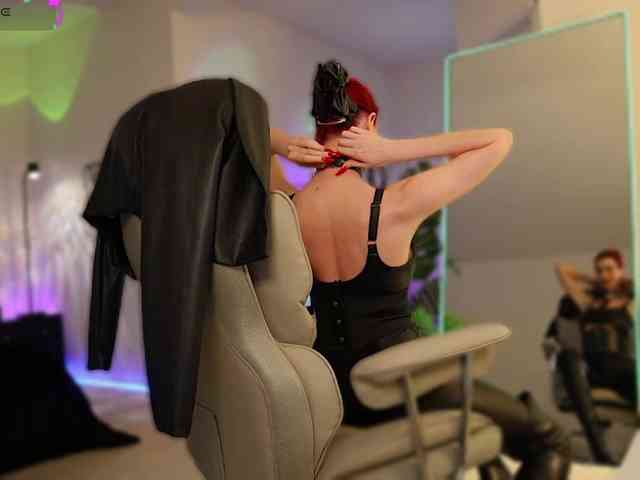 Lady_RedAlexa_ webcam