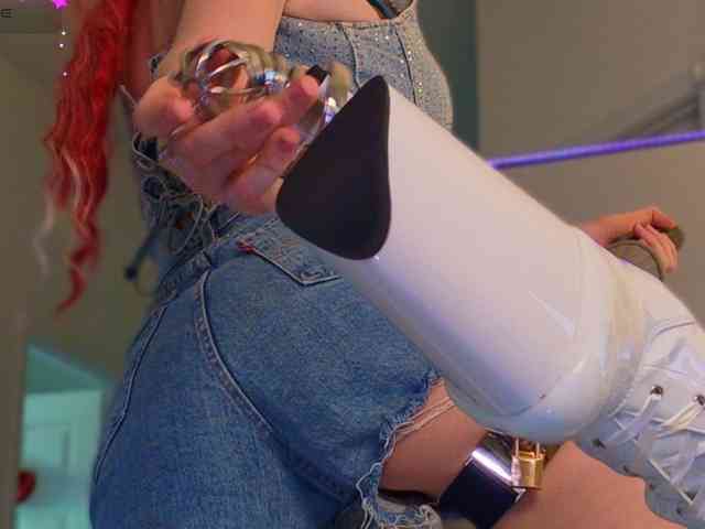 Lady_RedAlexa_