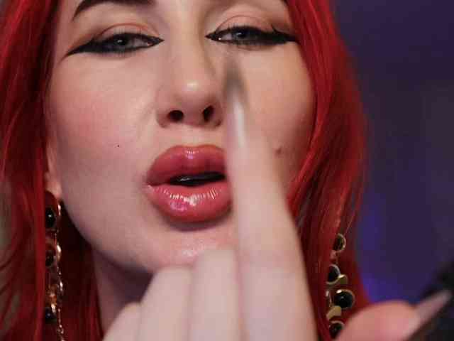 Lady_RedAlexa_ webcam