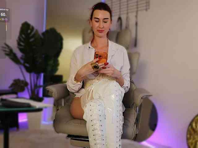 Lady_RedAlexa_ webcam