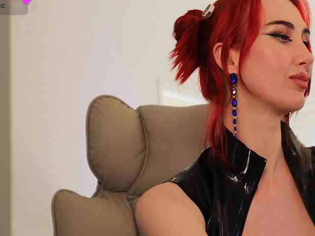 Lady_RedAlexa_ webcam
