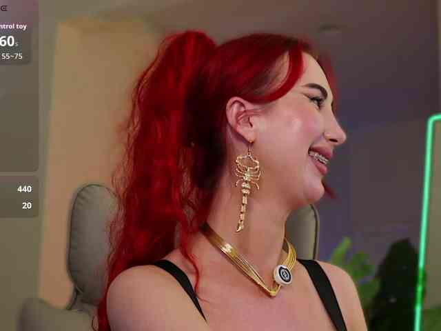 Lady_RedAlexa_ webcam