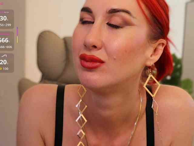 Lady_RedAlexa_ webcam