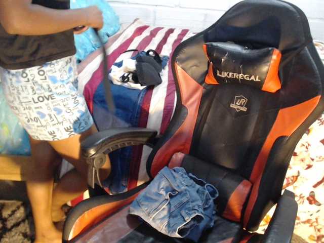Sexyjustin202 live cam preview
