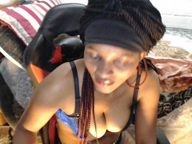 Sexyjustin202 live cam on BongaCams
