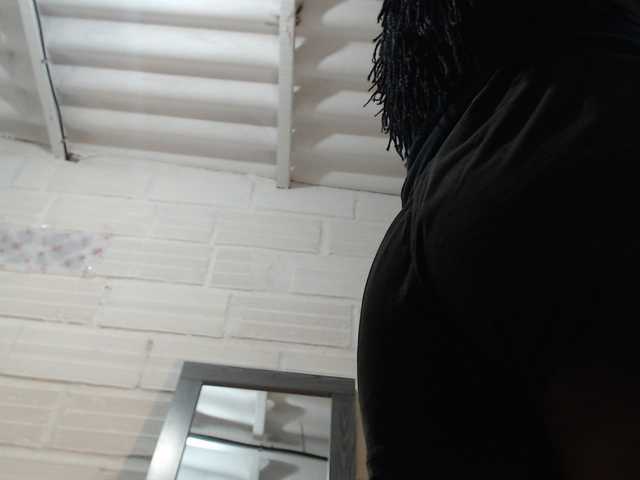Sexyjustin202 live cam on BongaCams