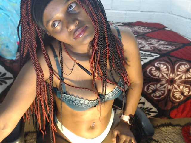 Sexyjustin202 live cam on BongaCams