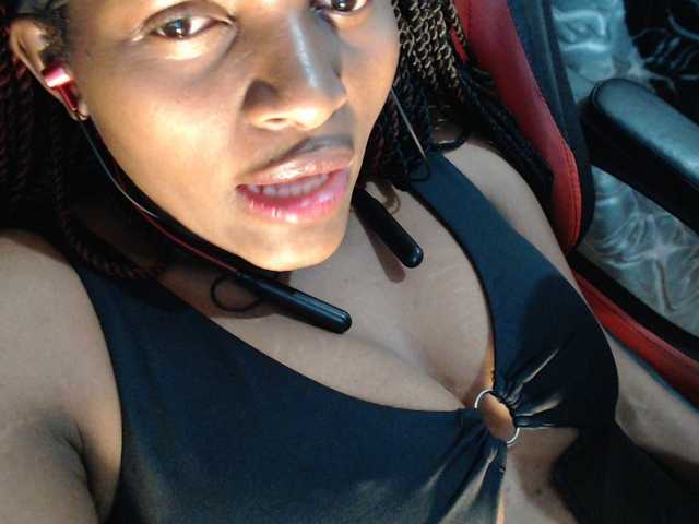 Sexyjustin202 live cam on BongaCams