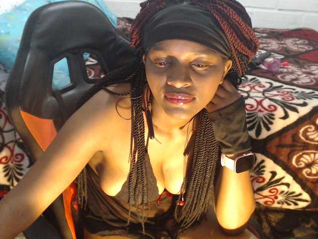 Sexyjustin202 live cam on BongaCams
