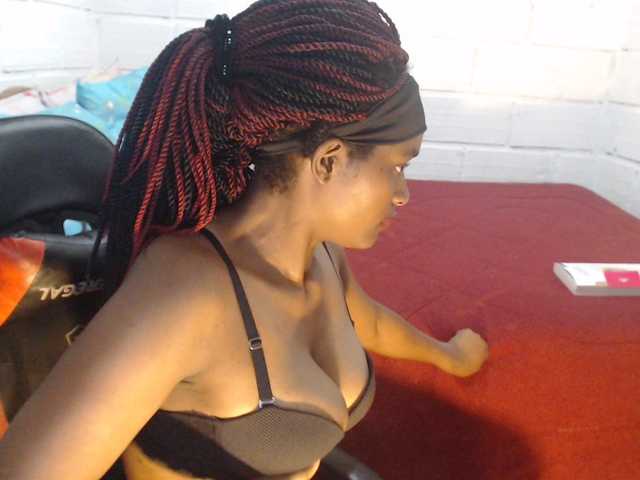 Sexyjustin202 live cam on BongaCams