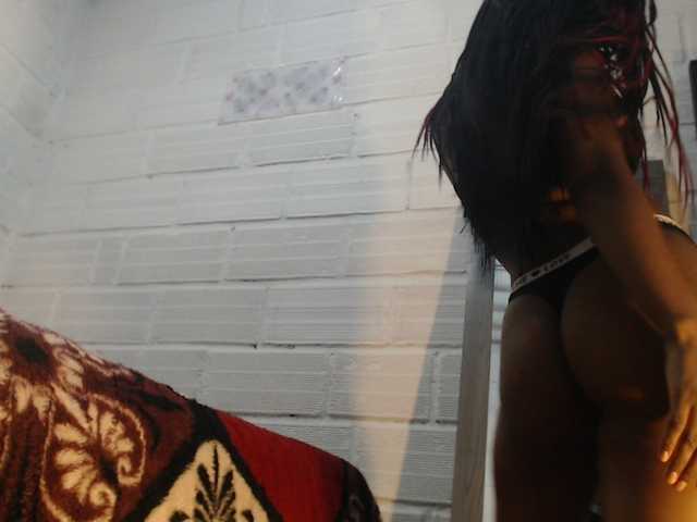 Sexyjustin202 live cam on BongaCams