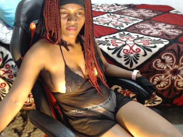 le modèle Sexyjustin202 est en webcam porno dans un show sur le site bongacams, il possède les tags suivants: Ebony,Redhead,Shaved
