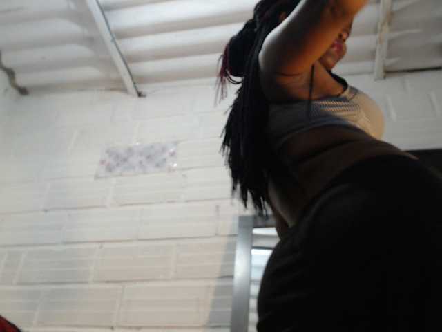 Sexyjustin202 live cam on BongaCams