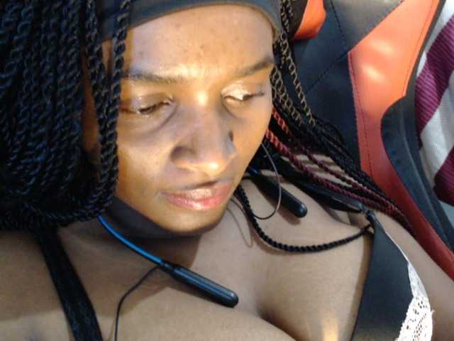 Sexyjustin202 live cam on BongaCams