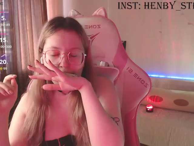 henby-streams live cam on BongaCams