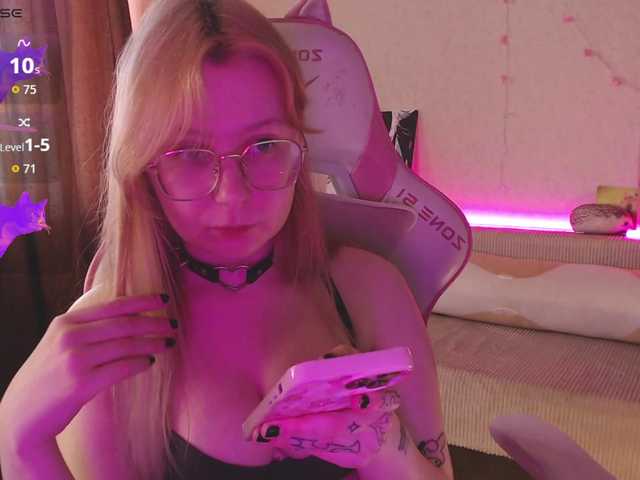 henby-streams live cam on BongaCams