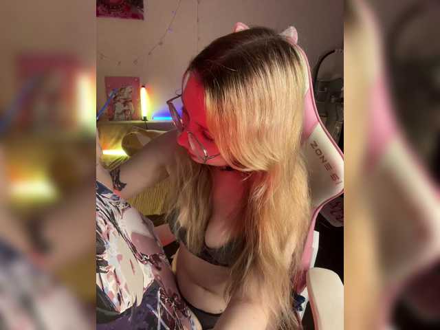henby-streams live cam on BongaCams