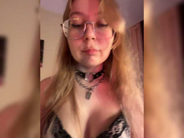 henby_streams live cam preview