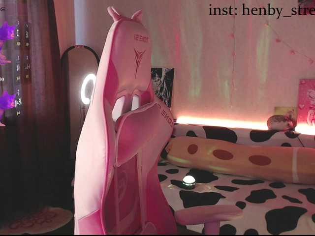 henby-streams live cam on BongaCams