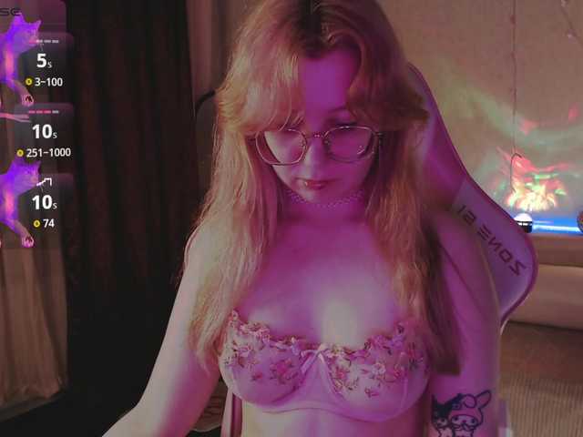 henby-streams live cam on BongaCams