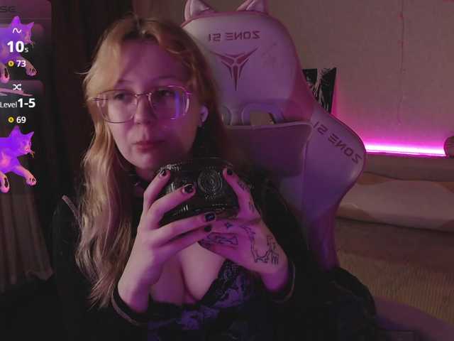 henby-streams live cam profile preview on bongacams