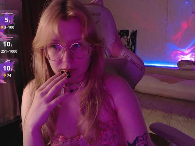 henby-streams live cam on BongaCams